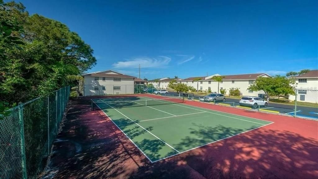 For Sale: $194,500 (2 beds, 2 baths, 1056 Square Feet)