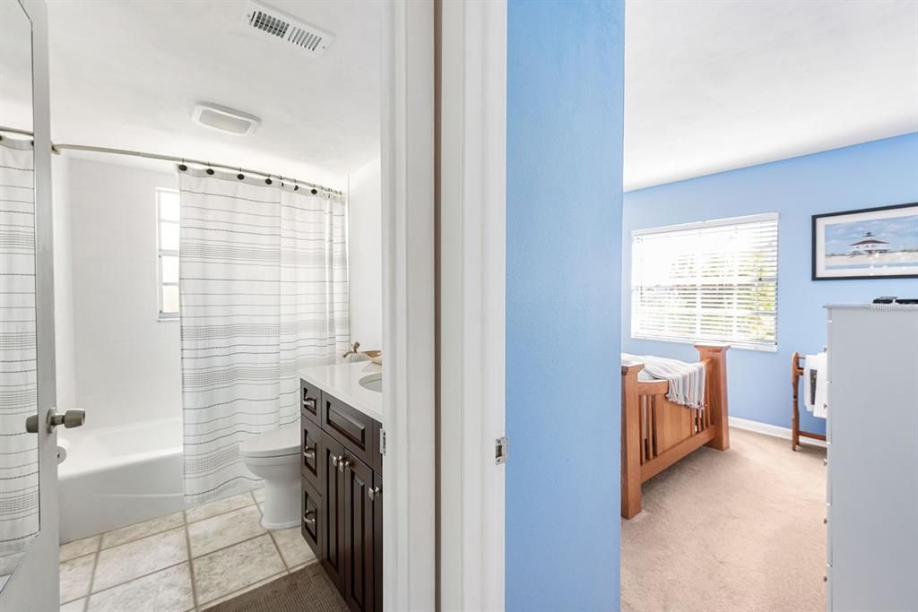 For Sale: $194,500 (2 beds, 2 baths, 1056 Square Feet)