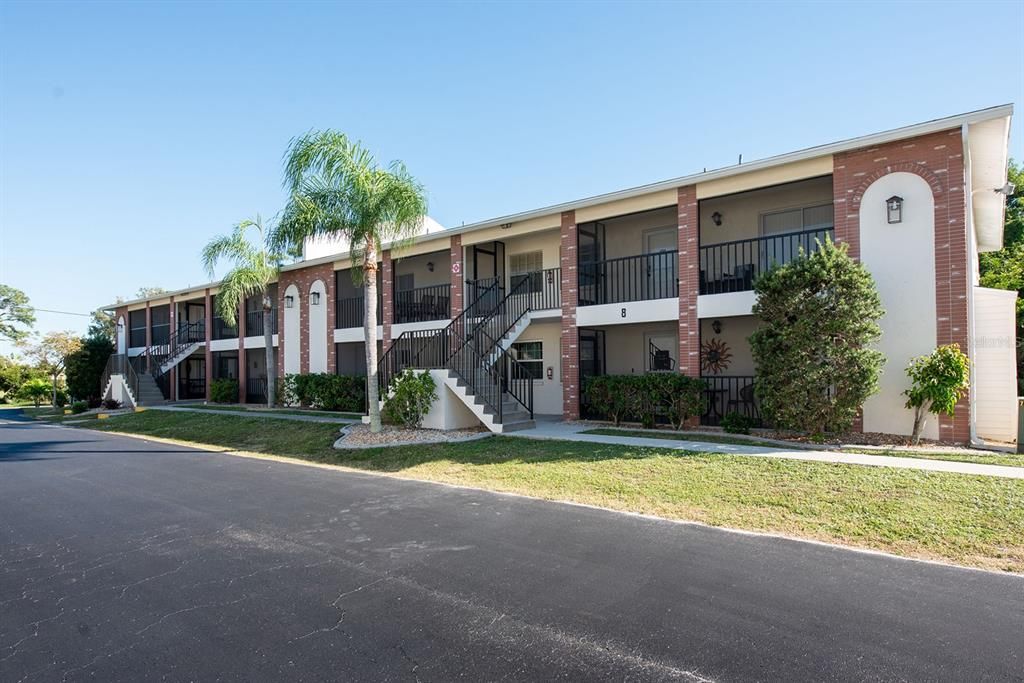 For Sale: $194,500 (2 beds, 2 baths, 1056 Square Feet)