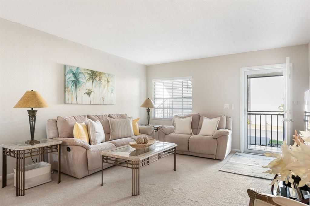 For Sale: $194,500 (2 beds, 2 baths, 1056 Square Feet)