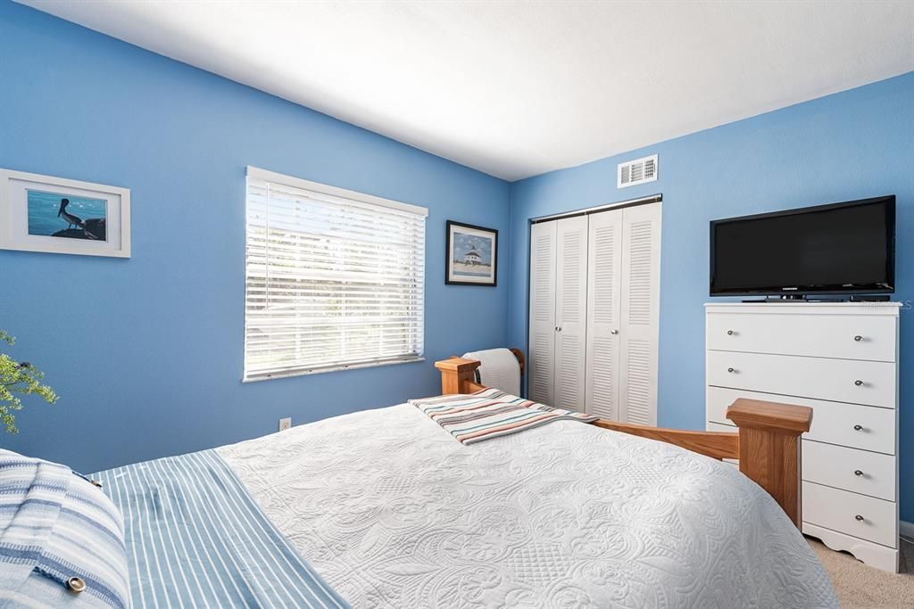 For Sale: $194,500 (2 beds, 2 baths, 1056 Square Feet)