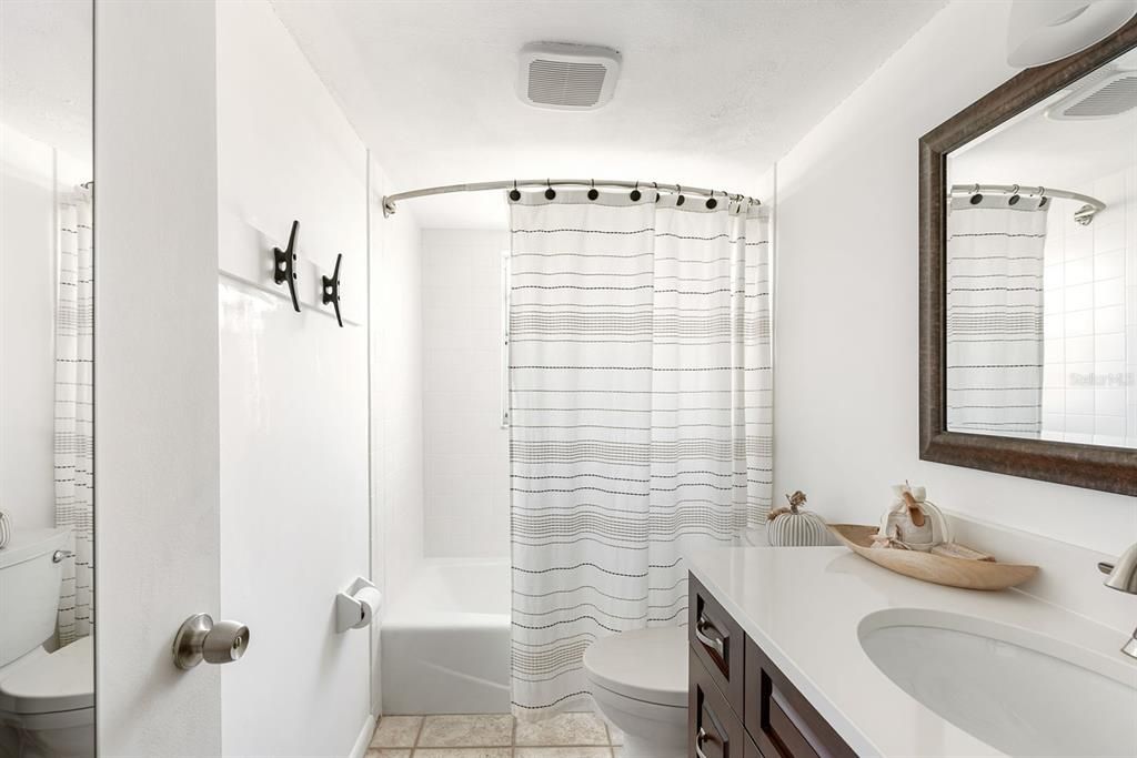 For Sale: $194,500 (2 beds, 2 baths, 1056 Square Feet)