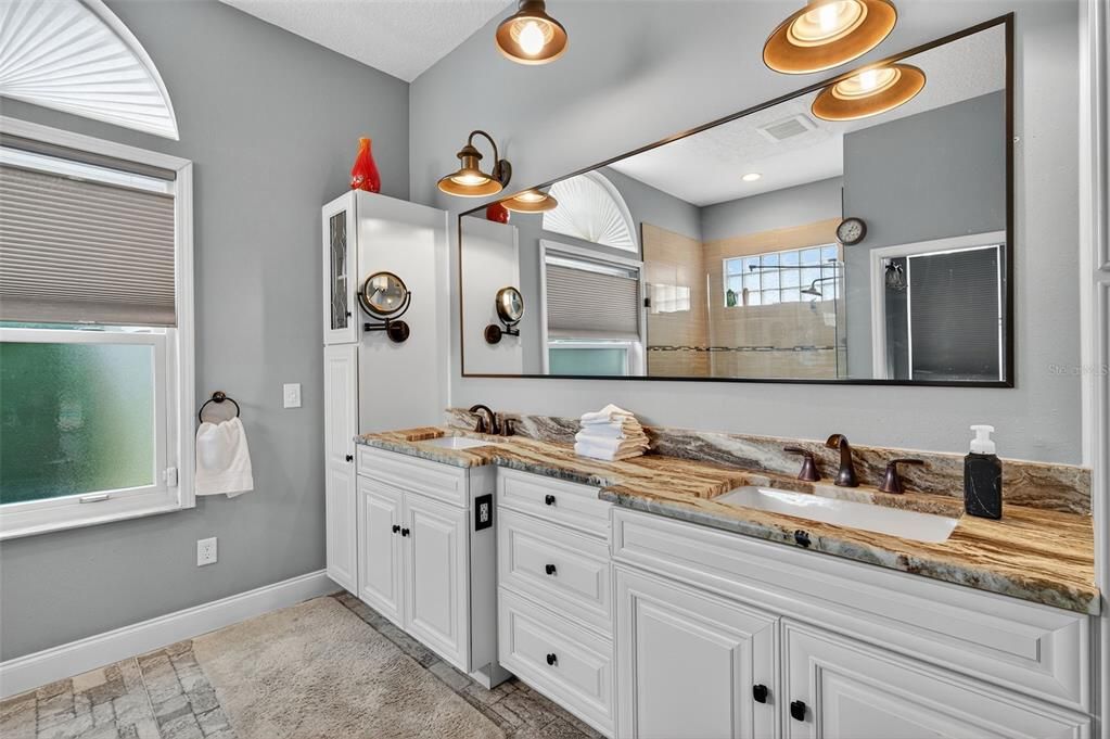 Activo con contrato: $634,900 (4 camas, 3 baños, 2463 Pies cuadrados)