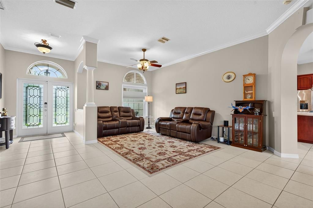 Activo con contrato: $634,900 (4 camas, 3 baños, 2463 Pies cuadrados)