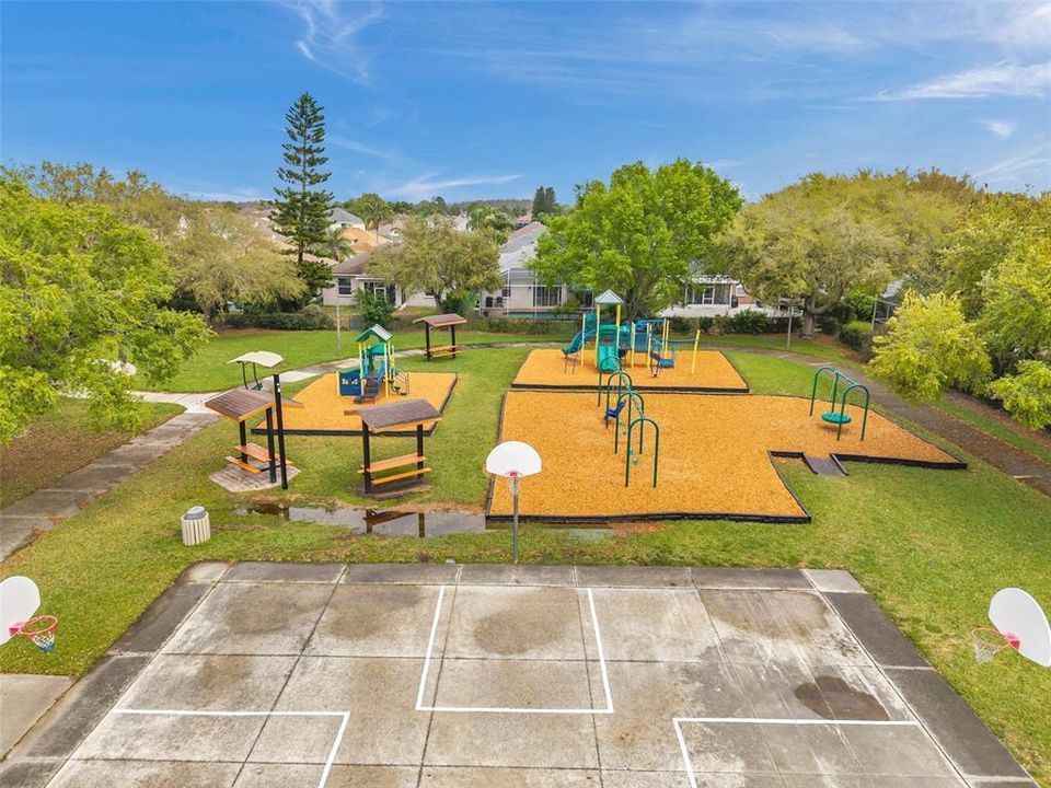 Activo con contrato: $634,900 (4 camas, 3 baños, 2463 Pies cuadrados)