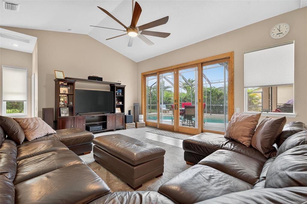 Activo con contrato: $634,900 (4 camas, 3 baños, 2463 Pies cuadrados)