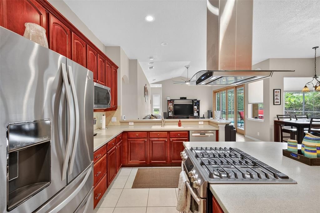 Activo con contrato: $634,900 (4 camas, 3 baños, 2463 Pies cuadrados)