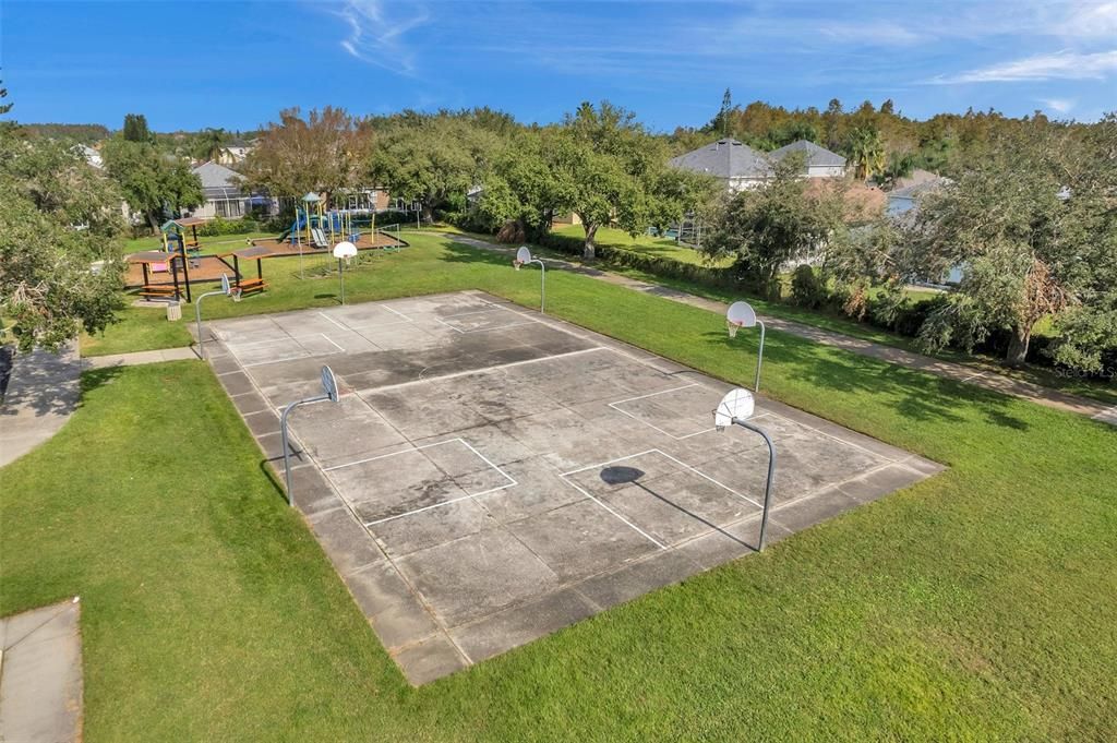 Activo con contrato: $634,900 (4 camas, 3 baños, 2463 Pies cuadrados)