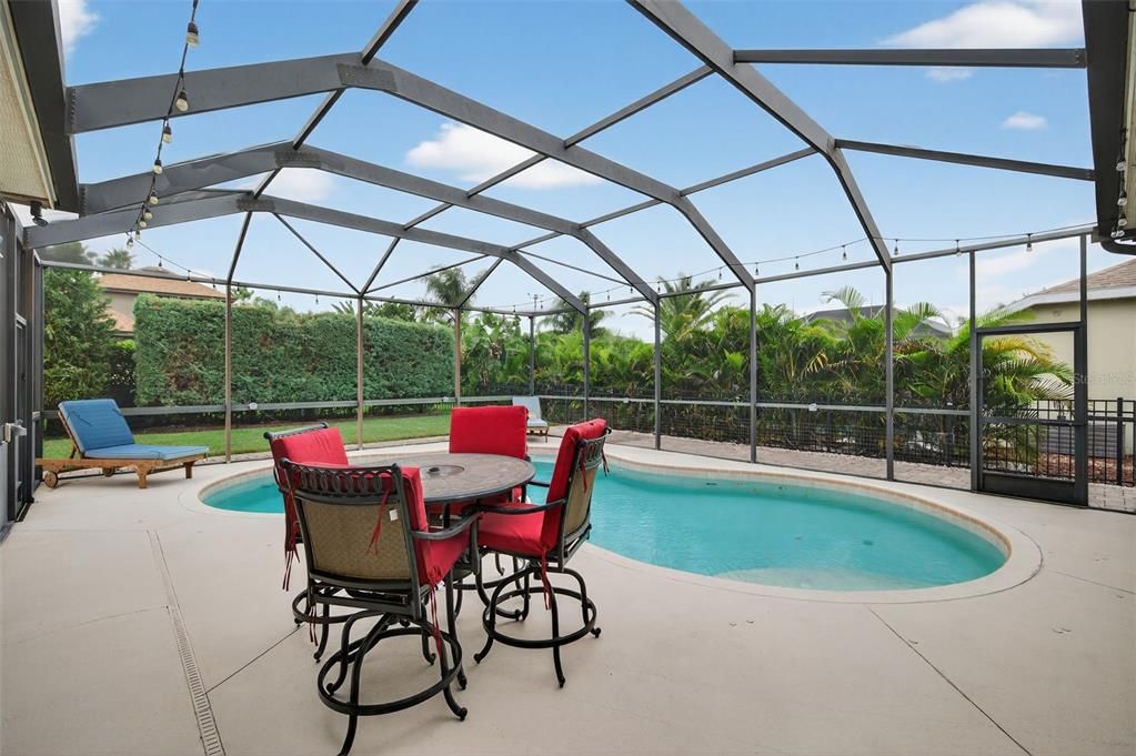 Activo con contrato: $634,900 (4 camas, 3 baños, 2463 Pies cuadrados)