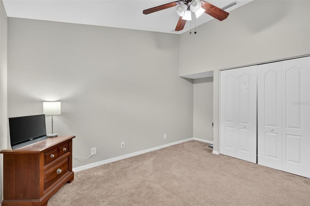 Activo con contrato: $634,900 (4 camas, 3 baños, 2463 Pies cuadrados)