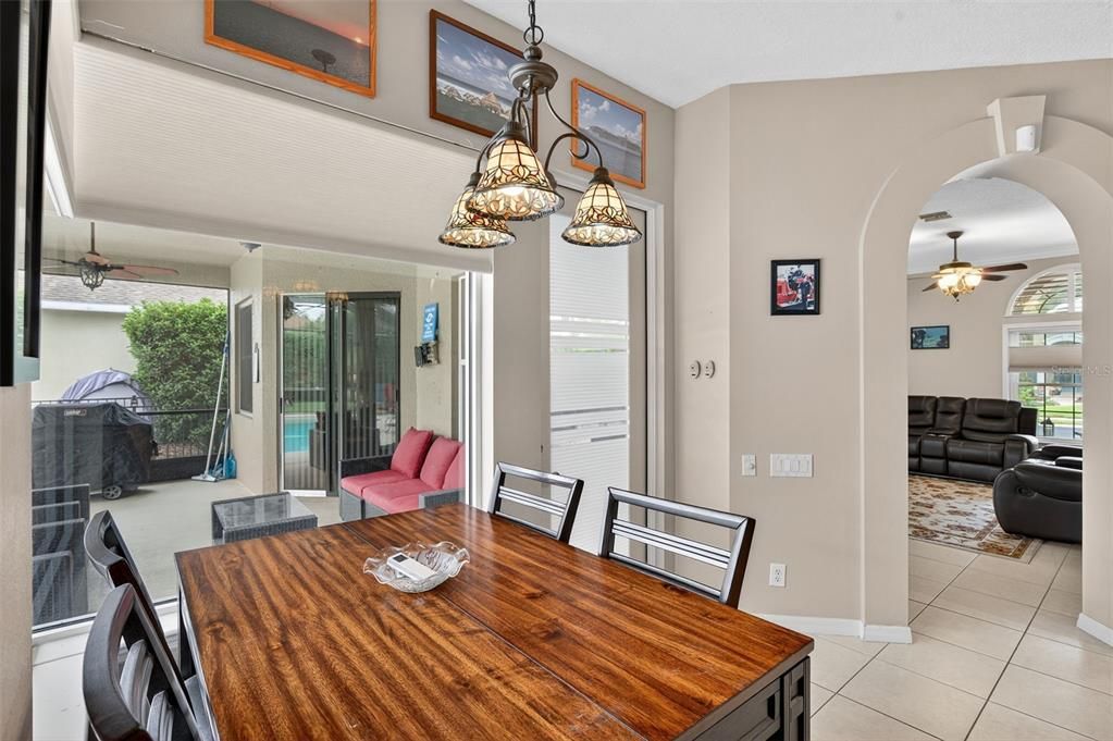 Activo con contrato: $634,900 (4 camas, 3 baños, 2463 Pies cuadrados)