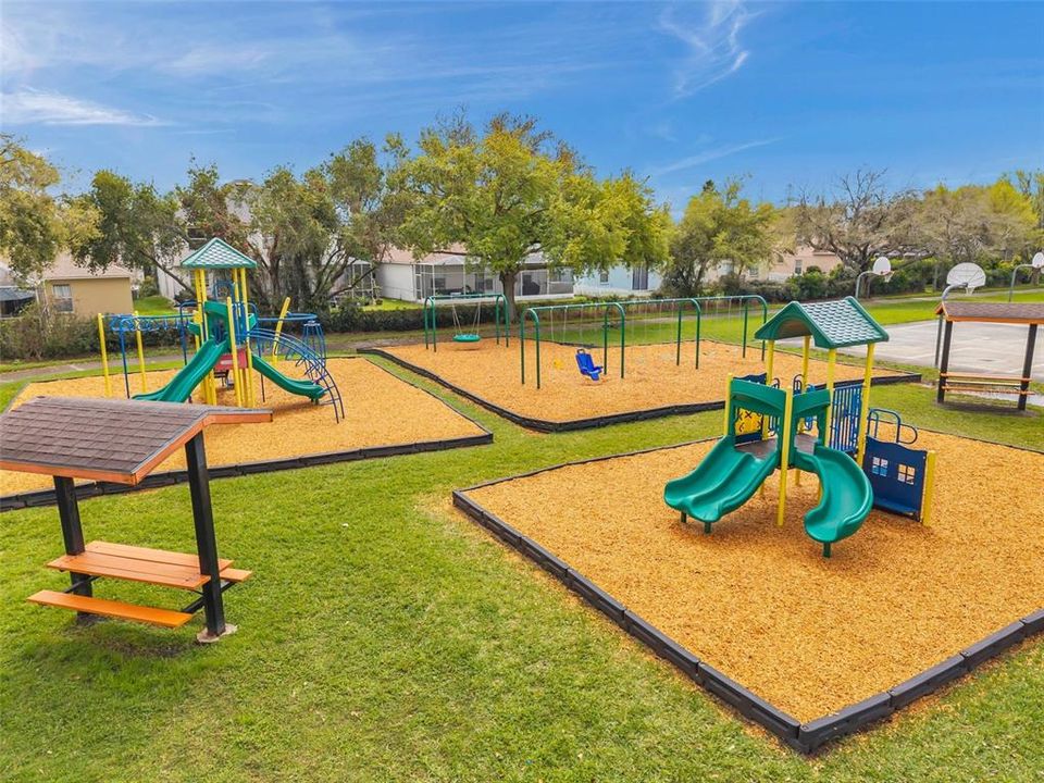 Activo con contrato: $634,900 (4 camas, 3 baños, 2463 Pies cuadrados)