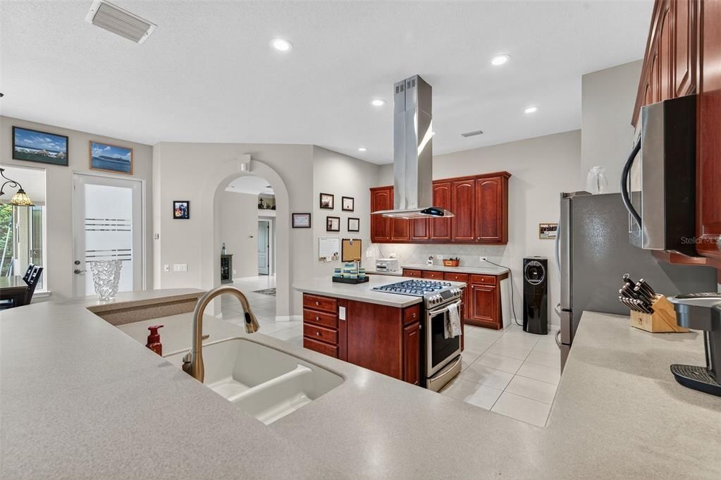 Activo con contrato: $634,900 (4 camas, 3 baños, 2463 Pies cuadrados)