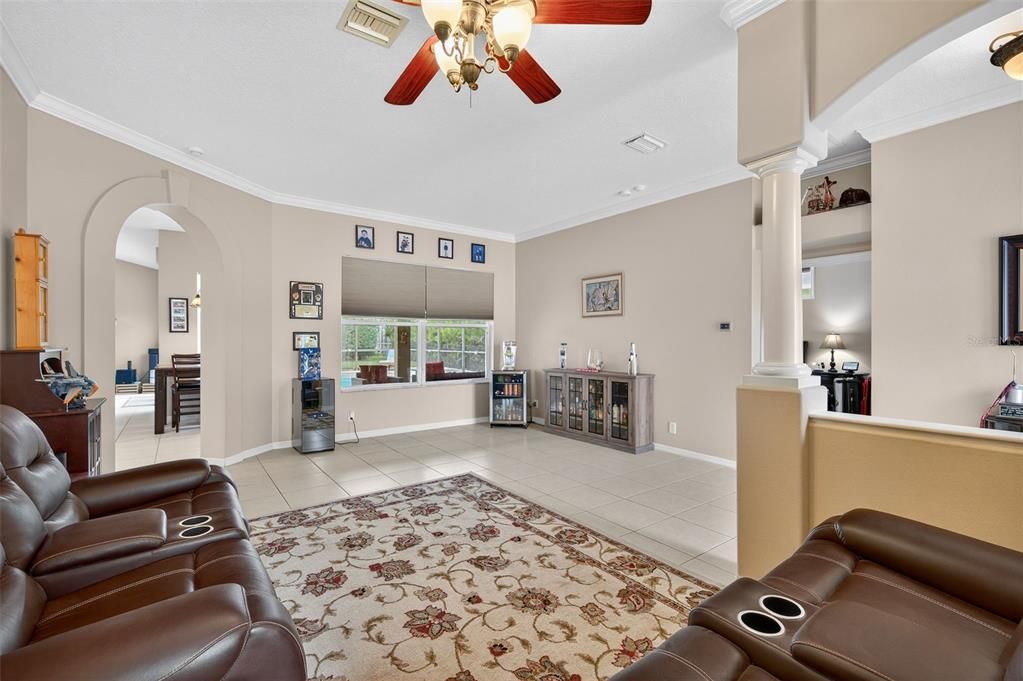 Activo con contrato: $634,900 (4 camas, 3 baños, 2463 Pies cuadrados)