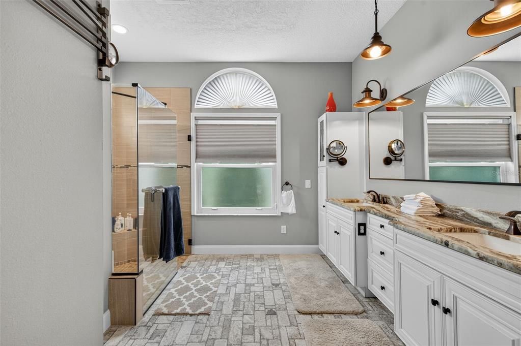 Activo con contrato: $634,900 (4 camas, 3 baños, 2463 Pies cuadrados)