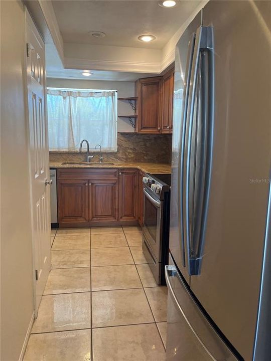 For Rent: $1,600 (1 beds, 1 baths, 1053 Square Feet)
