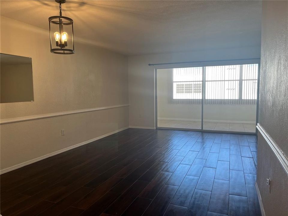 For Rent: $1,600 (1 beds, 1 baths, 1053 Square Feet)