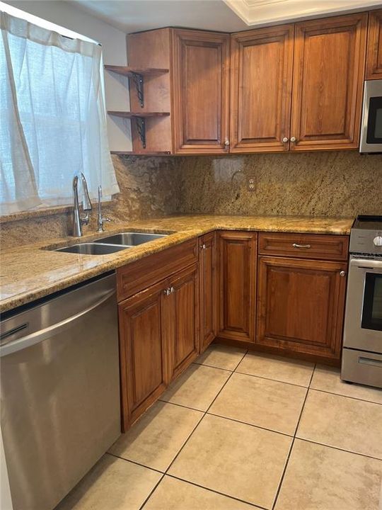 For Rent: $1,600 (1 beds, 1 baths, 1053 Square Feet)