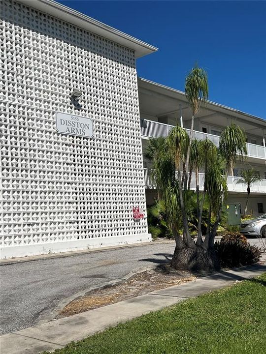 For Rent: $1,600 (1 beds, 1 baths, 1053 Square Feet)