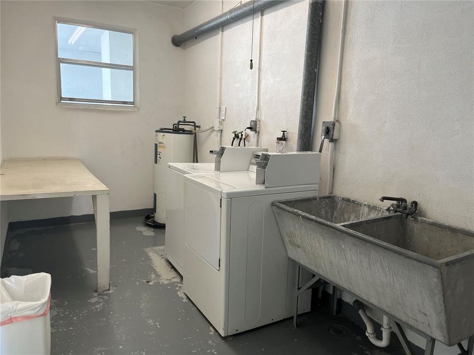 For Rent: $1,600 (1 beds, 1 baths, 1053 Square Feet)