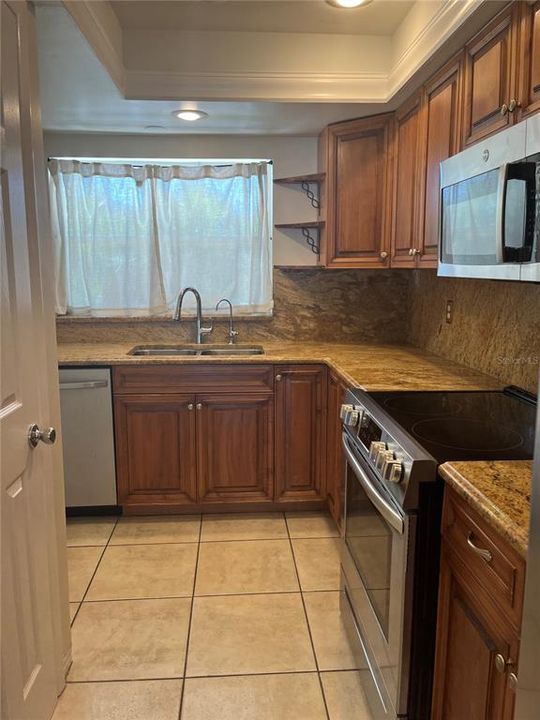 For Rent: $1,600 (1 beds, 1 baths, 1053 Square Feet)