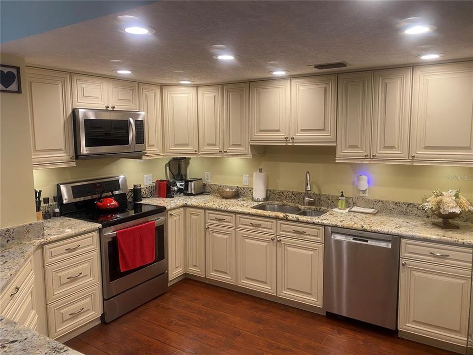 For Sale: $560,000 (3 beds, 2 baths, 1480 Square Feet)