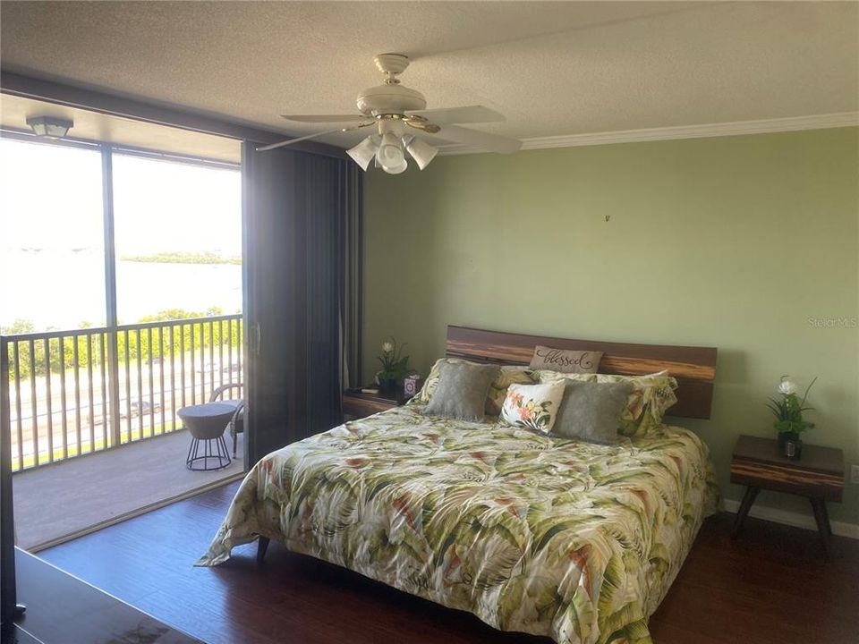 For Sale: $560,000 (3 beds, 2 baths, 1480 Square Feet)