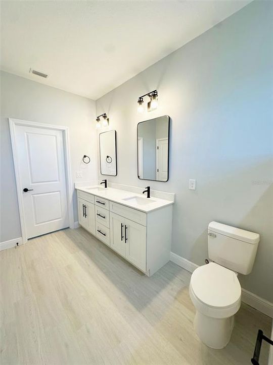 На продажу: $299,900 (4 спален, 2 ванн, 2000 Квадратных фут)