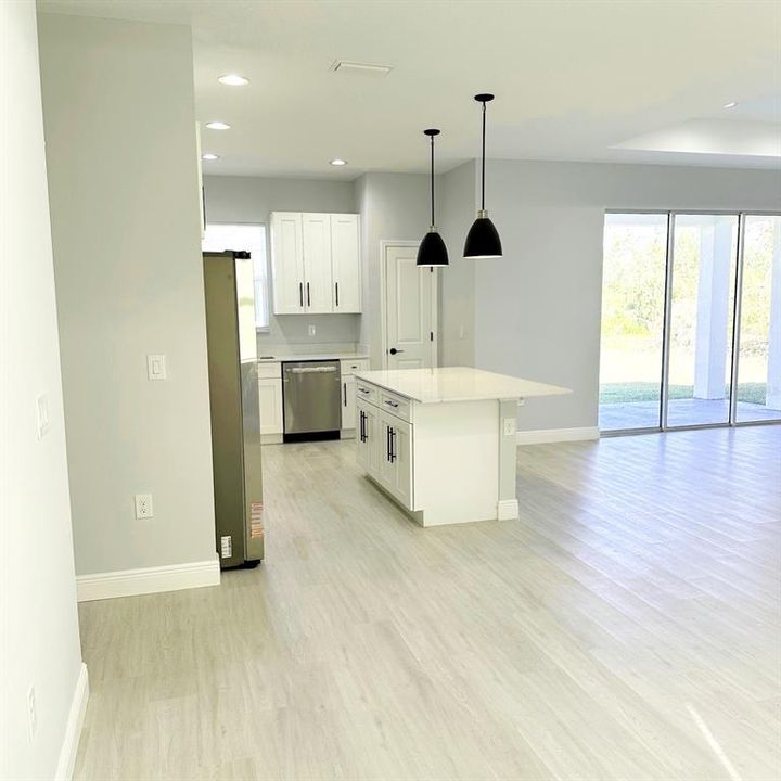 На продажу: $299,900 (4 спален, 2 ванн, 2000 Квадратных фут)