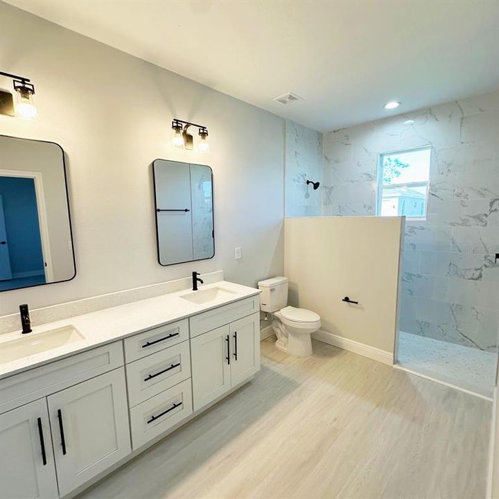 На продажу: $299,900 (4 спален, 2 ванн, 2000 Квадратных фут)