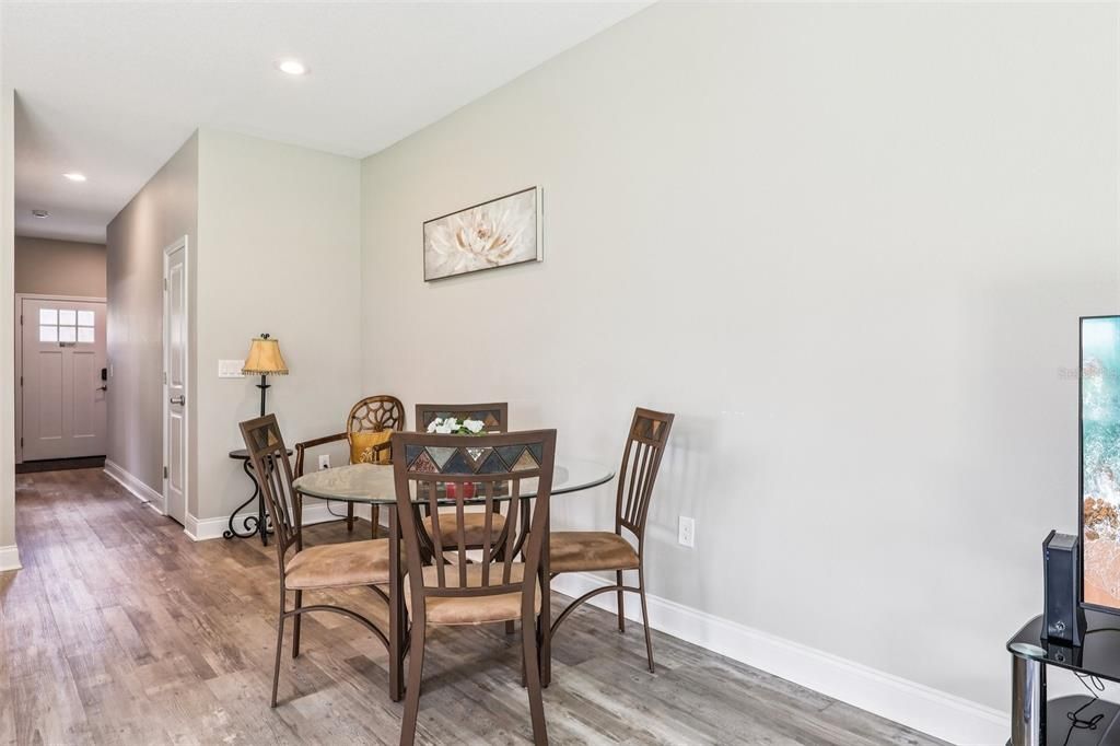 En Renta: $2,300 (4 camas, 3 baños, 1850 Pies cuadrados)