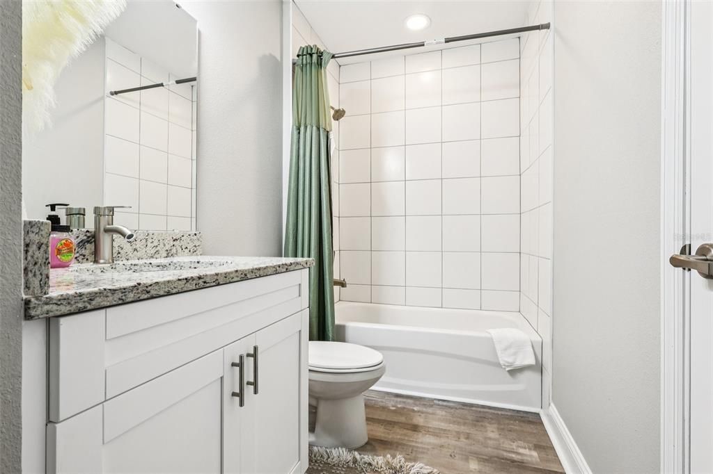 En Renta: $2,300 (4 camas, 3 baños, 1850 Pies cuadrados)