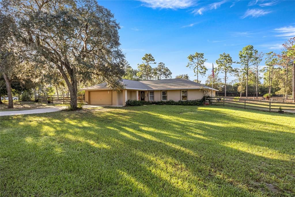 Activo con contrato: $370,000 (4 camas, 2 baños, 1817 Pies cuadrados)