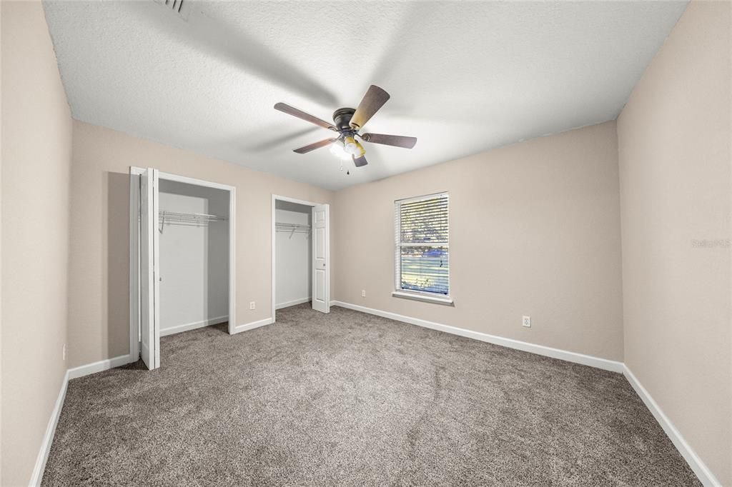 Activo con contrato: $370,000 (4 camas, 2 baños, 1817 Pies cuadrados)