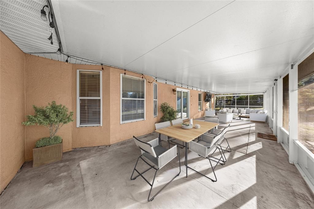 Activo con contrato: $370,000 (4 camas, 2 baños, 1817 Pies cuadrados)