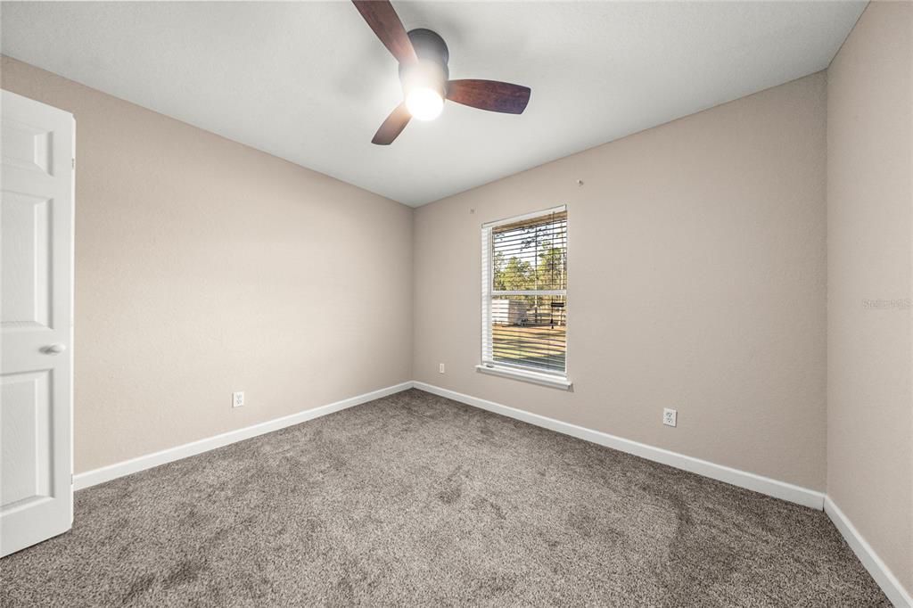 Activo con contrato: $370,000 (4 camas, 2 baños, 1817 Pies cuadrados)