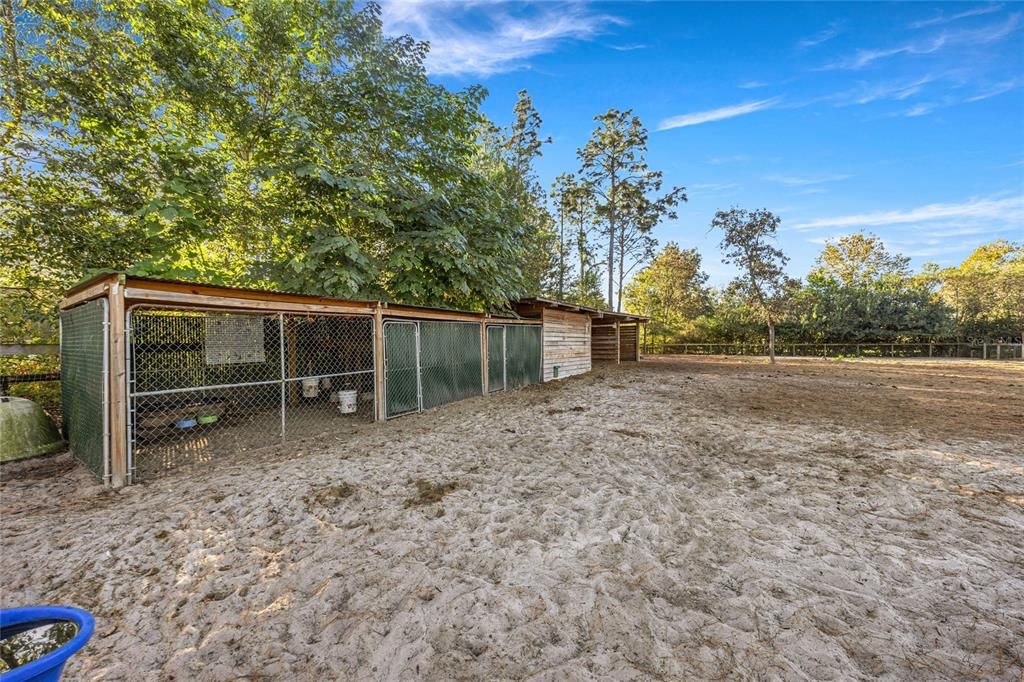 Activo con contrato: $370,000 (4 camas, 2 baños, 1817 Pies cuadrados)