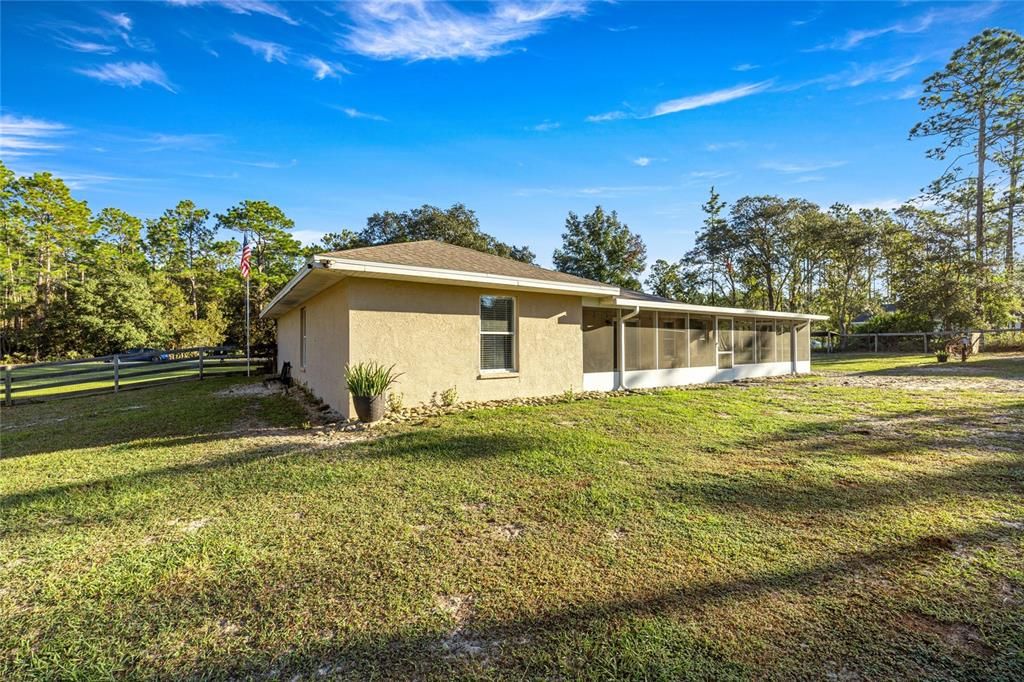 Activo con contrato: $370,000 (4 camas, 2 baños, 1817 Pies cuadrados)