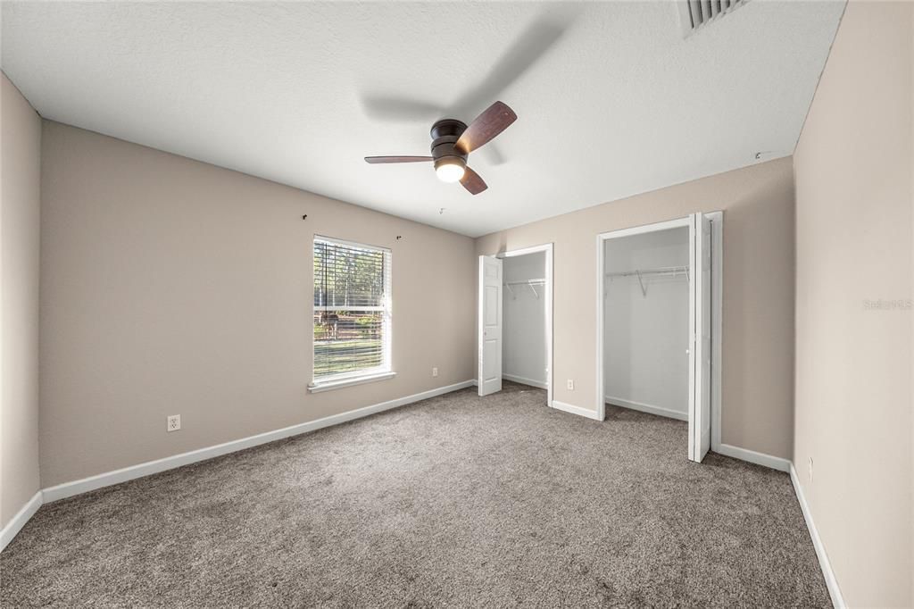 Activo con contrato: $370,000 (4 camas, 2 baños, 1817 Pies cuadrados)