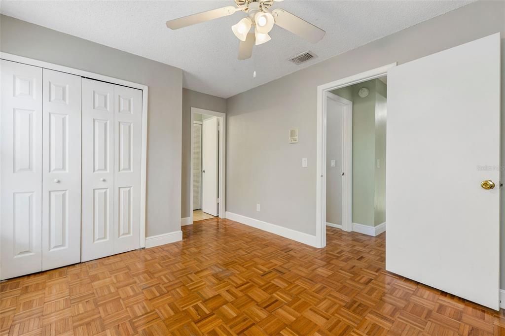 合同活跃: $345,000 (4 贝兹, 3 浴室, 1676 平方英尺)