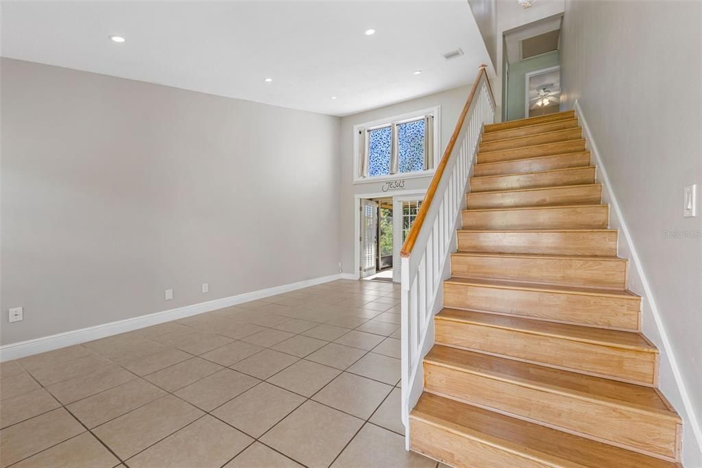 合同活跃: $345,000 (4 贝兹, 3 浴室, 1676 平方英尺)