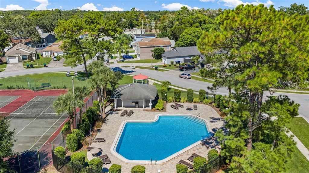 合同活跃: $345,000 (4 贝兹, 3 浴室, 1676 平方英尺)