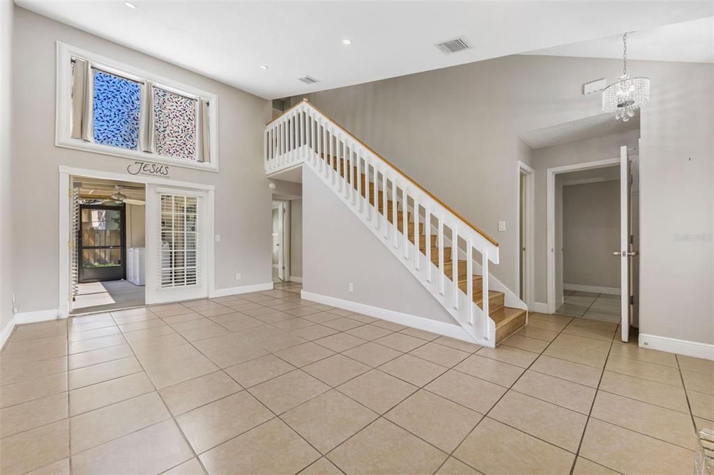 合同活跃: $345,000 (4 贝兹, 3 浴室, 1676 平方英尺)