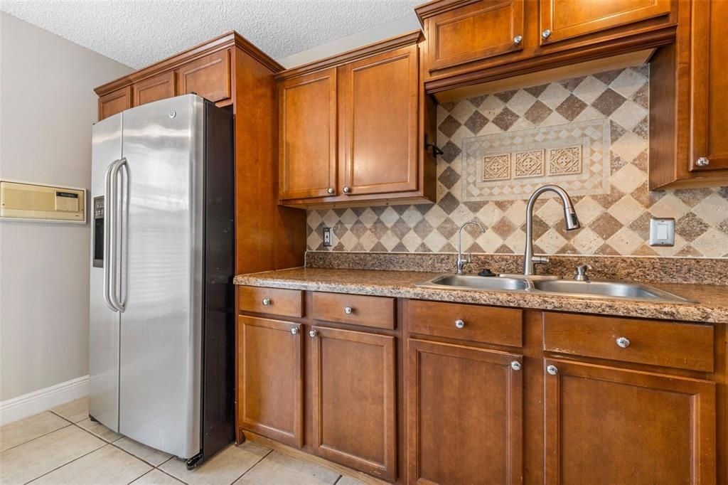 合同活跃: $345,000 (4 贝兹, 3 浴室, 1676 平方英尺)