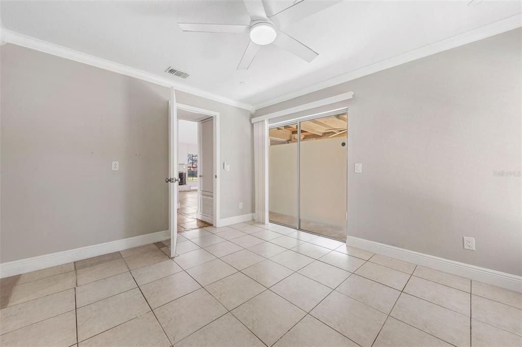 合同活跃: $345,000 (4 贝兹, 3 浴室, 1676 平方英尺)