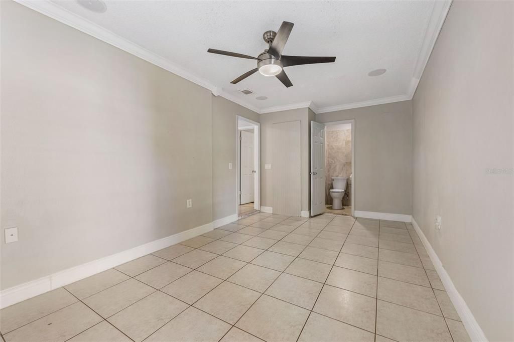 合同活跃: $345,000 (4 贝兹, 3 浴室, 1676 平方英尺)