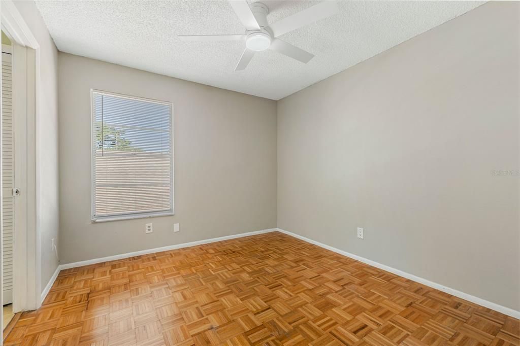 合同活跃: $345,000 (4 贝兹, 3 浴室, 1676 平方英尺)