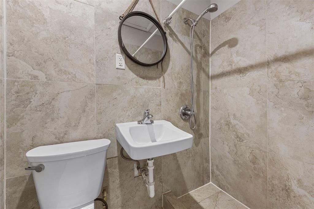 合同活跃: $345,000 (4 贝兹, 3 浴室, 1676 平方英尺)