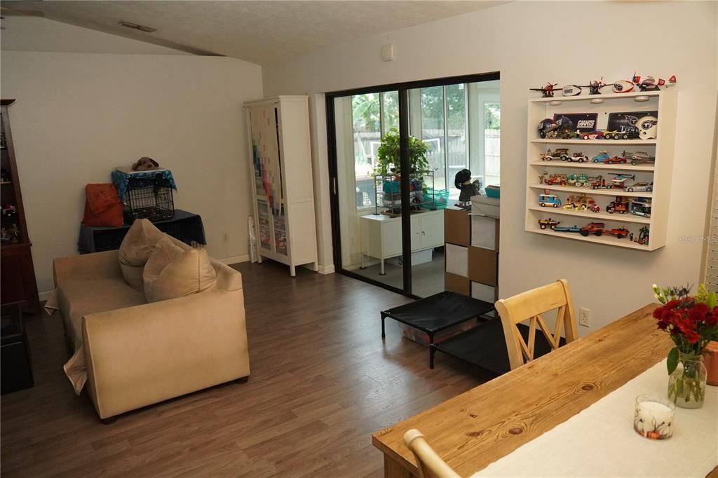 For Sale: $414,200 (3 beds, 2 baths, 1381 Square Feet)