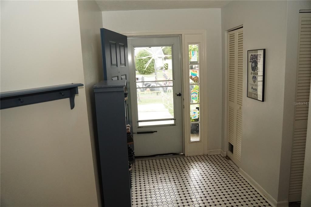 For Sale: $414,200 (3 beds, 2 baths, 1381 Square Feet)